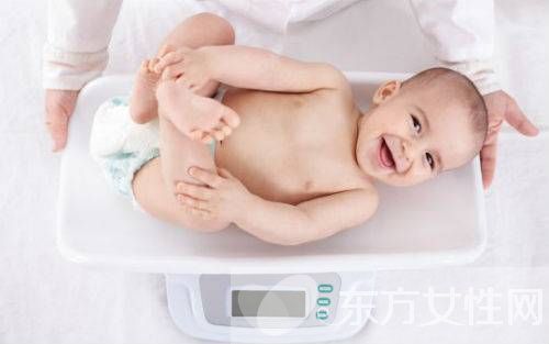 新生兒的洗澡步驟你知嗎 新生兒洗澡后的護(hù)理