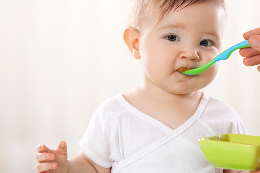 11個(gè)月寶寶發(fā)育指標(biāo)是多少 如何掌握寶寶發(fā)育