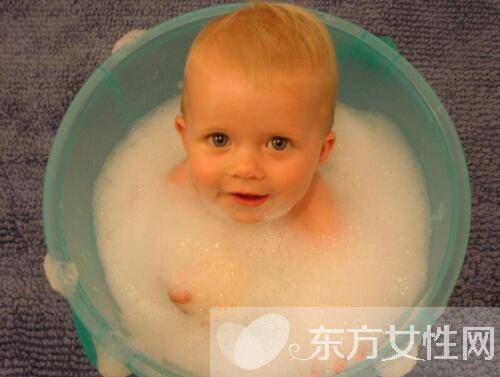 九個(gè)月寶寶發(fā)育指標(biāo) 九個(gè)月寶寶護(hù)理要點(diǎn)需記牢