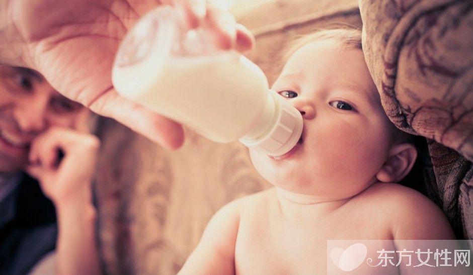 沖奶粉的最佳水溫是多少 怎樣沖調(diào)奶粉才正確