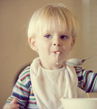 嬰兒輔食添加 怎么吃比吃什么更重要