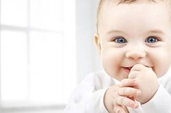 寶寶幾個月會翻身 教寶寶翻身的5方法