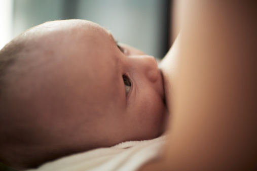 母乳喂養(yǎng)多久最好 寶寶如何斷母乳