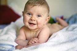 在家給嬰兒理發(fā)的四大步驟需做好 寶寶理發(fā)常識要知道