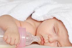 九個(gè)月的寶寶發(fā)育標(biāo)準(zhǔn) 9個(gè)月寶寶的基本技能表現(xiàn)