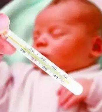 1歲男童酒精擦身致死亡 哪些退燒土法不能信