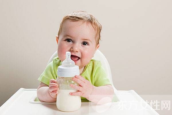 母乳喂養(yǎng)的優(yōu)點(diǎn)有哪些 不可不知的四大母乳喂養(yǎng)正確方法