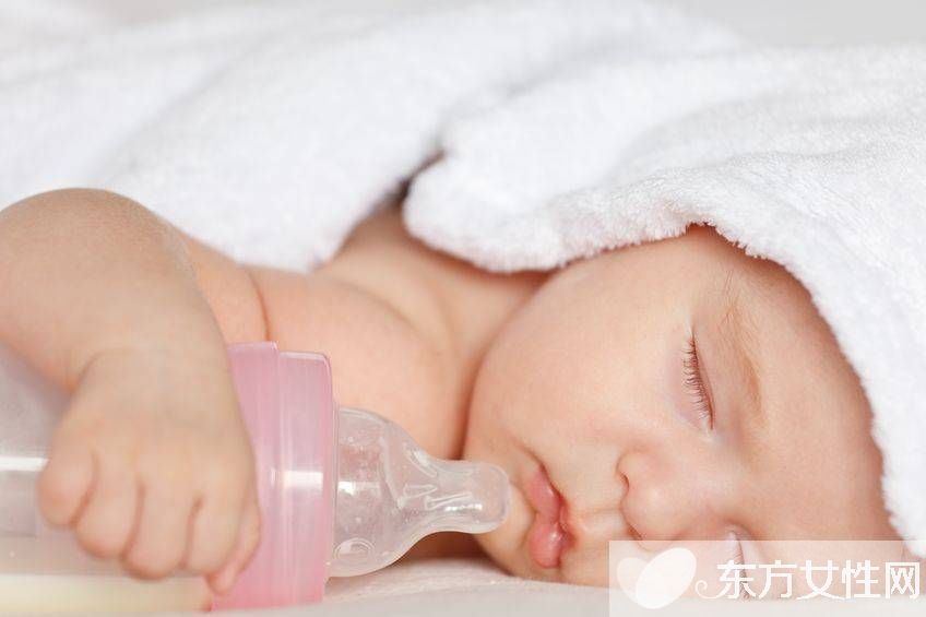 九個(gè)月的寶寶發(fā)育標(biāo)準(zhǔn) 9個(gè)月寶寶的基本技能表現(xiàn)