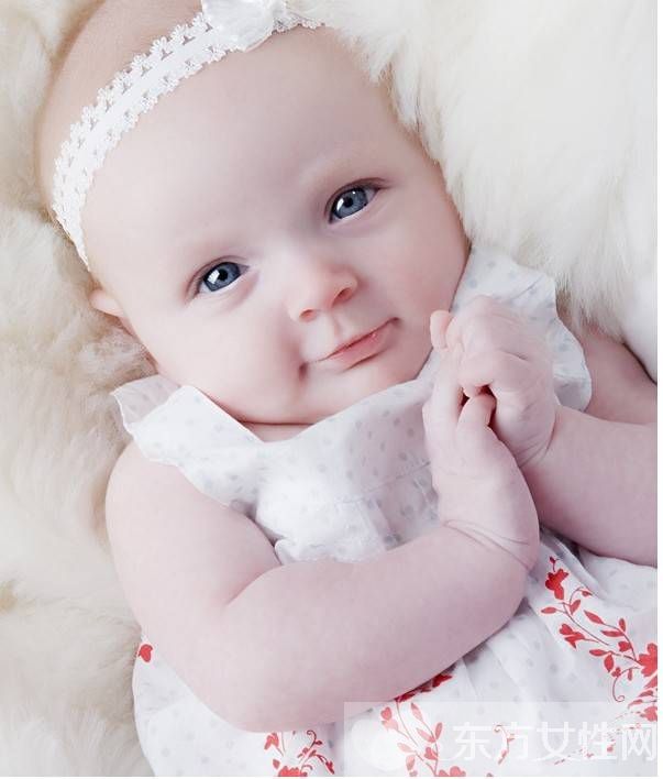 八個(gè)月的寶寶吃什么輔食 八個(gè)月的寶寶添加輔食注意事項(xiàng)