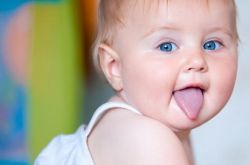 寶寶舌苔厚白是怎么回事 用這些方法可以解決舌苔厚白