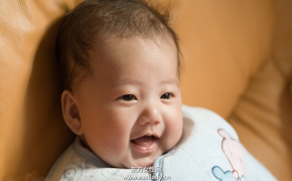 3個(gè)月的寶寶發(fā)育標(biāo)準(zhǔn) 請(qǐng)謹(jǐn)記這些護(hù)理注意事項(xiàng)