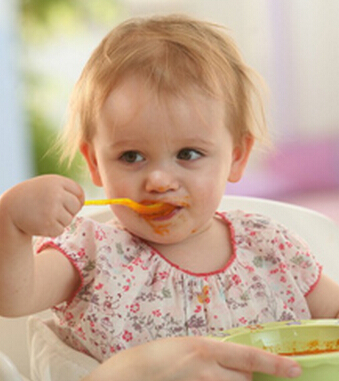 寶寶不愛吃飯怎么辦 怎樣讓孩子獨(dú)自吃飯