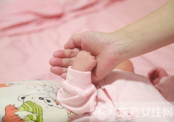 新生兒鼻塞怎么辦 引起新生兒鼻塞的原因有哪些