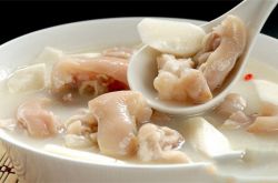 下奶豬蹄湯的做法 這些做法每天可以換著吃哦