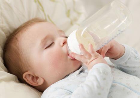 寶寶不愛喝水容易造成健康問題