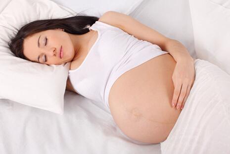 孕婦睡姿關(guān)系胎兒發(fā)育 快來學習孕婦的正確睡姿