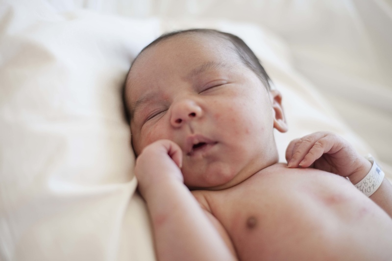 新手媽媽必備的初生嬰兒用品清單大全