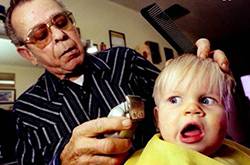 嬰兒什么時候理發(fā)好 六大事項不可馬虎