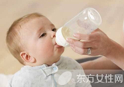 幼兒入園須知 孩子哭鬧著不想上學(xué)你該使使招