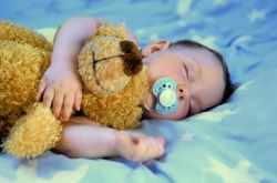 嬰兒用安撫奶嘴好嗎 揭密安撫奶嘴的優(yōu)缺點