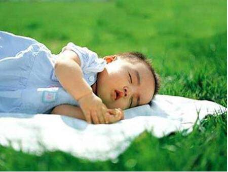 寶寶中暑的癥狀 有些東西萬萬不能吃