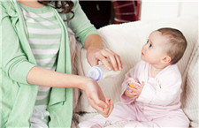 沖奶粉的水溫多少合適 專家建議40—60攝氏度為宜