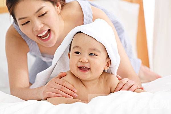 4個月寶寶發(fā)育指標 4個月寶寶應該怎么護理