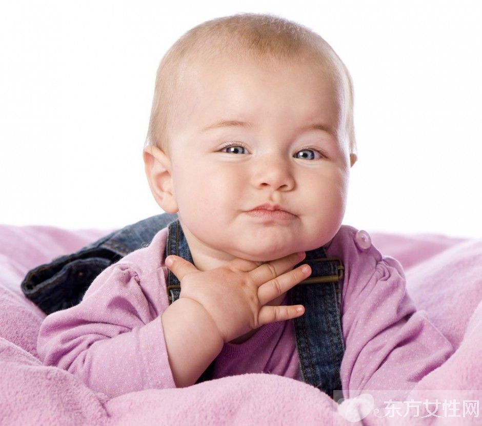 寶寶吃奶打嗝怎么辦 寶寶為什么老打嗝呢