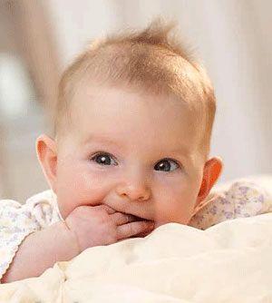 寶寶頭發(fā)稀少怎么辦 如何改善寶寶頭發(fā)稀少