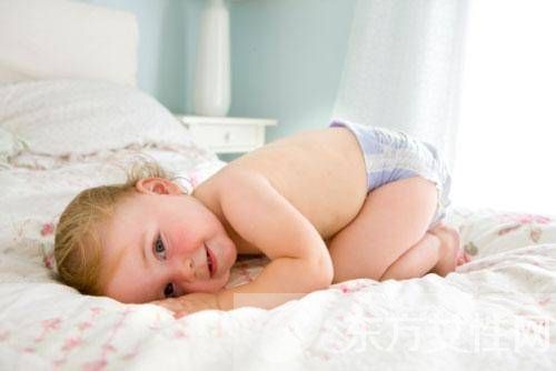 三個(gè)方法讓寶媽做好秋冬季寶寶皮膚護(hù)理