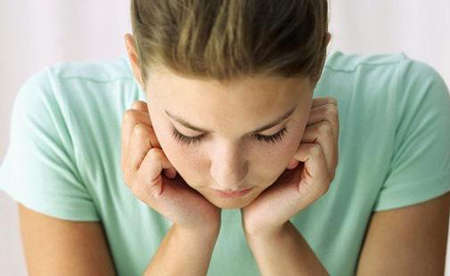 這些月經(jīng)前的癥狀 提醒你大姨媽要來了