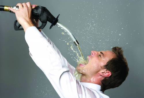 喝酒可幫你緩解痛經(jīng) 但需適量