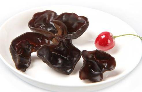 女人吃什么易得乳腺癌 喝豆?jié){竟容易乳腺癌