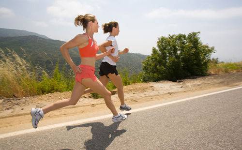 多吃含葉酸的食品能幫助女性保養(yǎng)卵巢