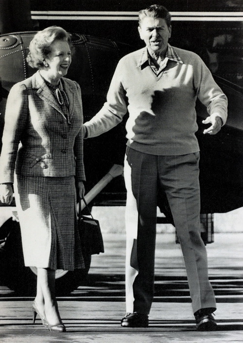 英國前首相瑪格麗特撒切爾曾經(jīng)用過的手提包 成交價(jià)格為25000英鎊