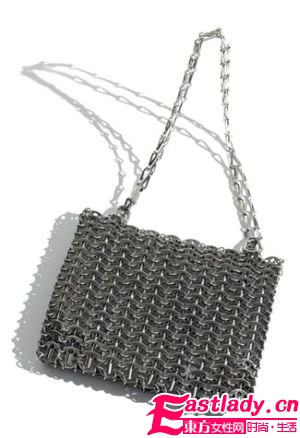 76歲西班牙設(shè)計師Paco Rabanne復(fù)出 重新推出鎖甲包