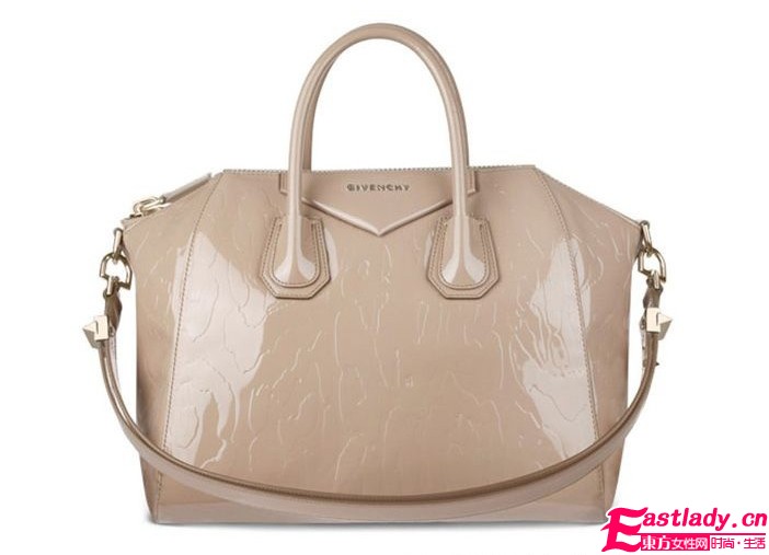 Givenchy推2011新春手袋 新材質(zhì)帶來(lái)新感覺(jué)