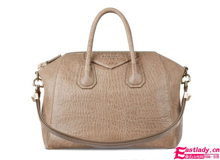 Givenchy推2011新春手袋 新材質(zhì)帶來(lái)新感覺(jué)