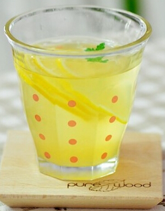 蜂蜜檸檬水的功效 蜂蜜檸檬水開胃潤肺又消滯