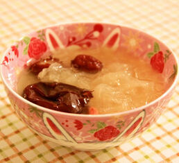 補氣養(yǎng)血的食物 紅棗木耳羹補氣養(yǎng)血養(yǎng)容顏