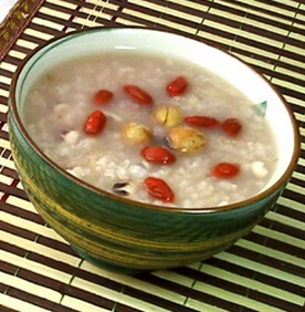 芡實的功效與作用 調(diào)整脾胃芡實粥的做法