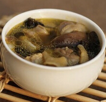 何首烏的功效 何首烏燉烏雞生津止渴