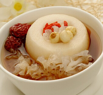 春季養(yǎng)胃暖身食譜 川貝蒸梨清熱潤肺