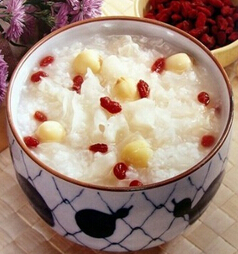 胃寒的癥狀及治療 胃寒可用桃仁生地粥暖胃