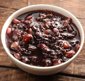 紅花的功效與作用及食用方法 薏仁紅花粥