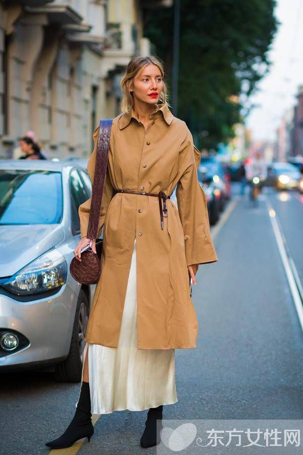 卡其色風(fēng)衣3月來“叫春” 劉亦菲敞開穿氣場足