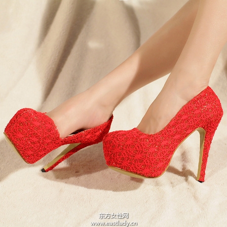 最新款女性單鞋體驗(yàn)低調(diào)的時尚