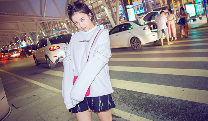 闞清子機(jī)場街拍曝光 盡顯鬼馬精靈范兒