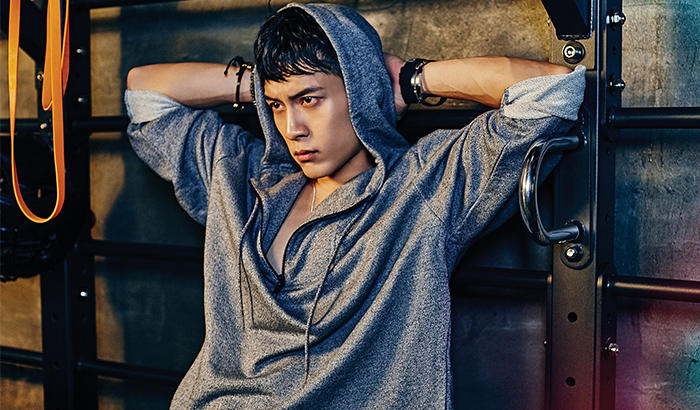 演員韓東君時(shí)尚寫(xiě)真 運(yùn)動(dòng)濕身肌肉半露引尖叫