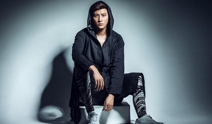 主持人大左運(yùn)動(dòng)系寫(xiě)真 百變風(fēng)格詮釋雙面性格